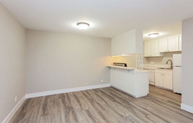 1400 Creekside Apartments CDM
