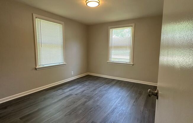 2 beds, 1 bath, $1,100