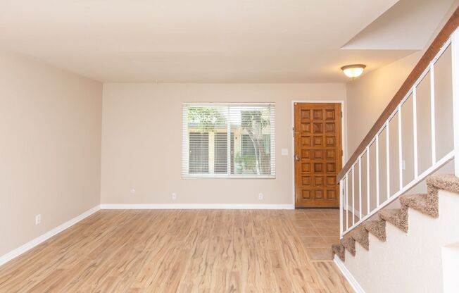 Spacious 2 Bedroom / 1.5 Bath Condominium in Chollas Creek/City Heights!
