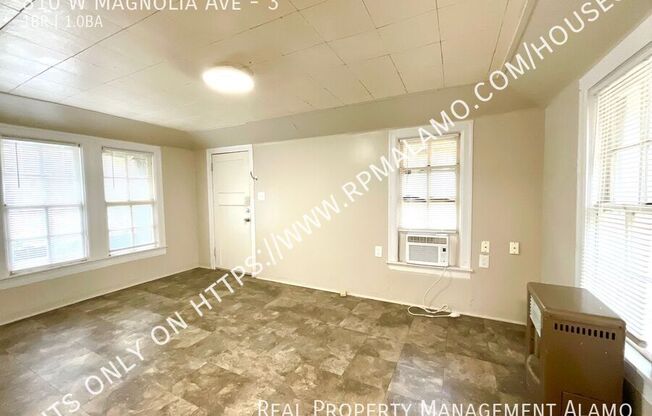 810 W MAGNOLIA AVE