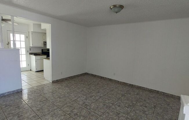 Welcome Home ! 3 bedroom 1.5 bath rental -DUPLEX