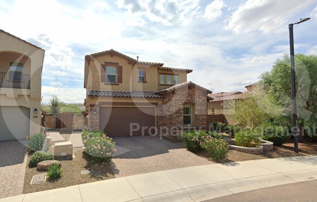 3253 E LOUISE DR