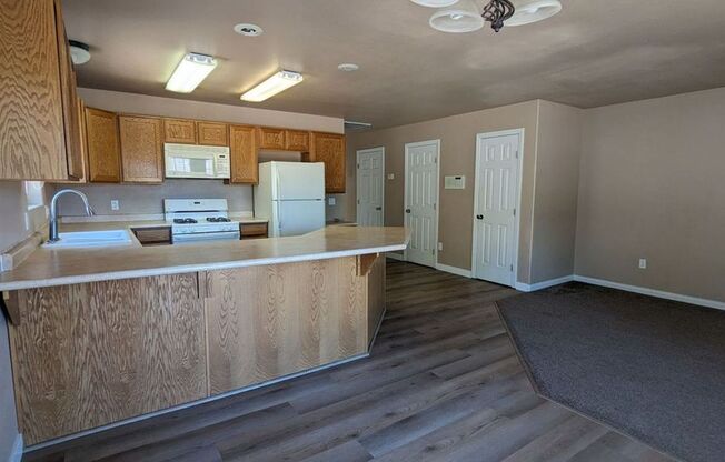 Spacious 3-Bedroom Townhome with Basement & Garage in Cedar City! 547 E 2015 N