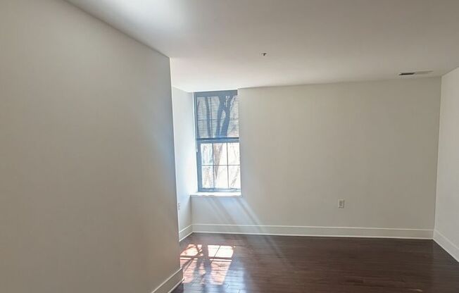 1 bed, 1 bath, 690 sqft, $1,450, Unit 224