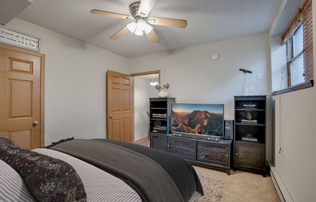 1 bed, 1 bath, 750 sqft, $1,050, Unit B2