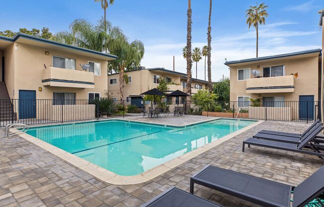 Tarzana Court Apartments