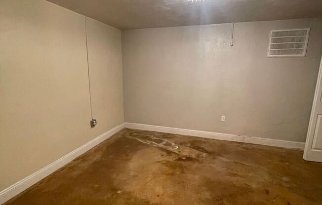 3 beds, 2 baths, 1,100 sqft, $1,275, Unit 205