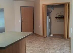 2 beds, 1 bath, 991 sqft, $895, Unit 210