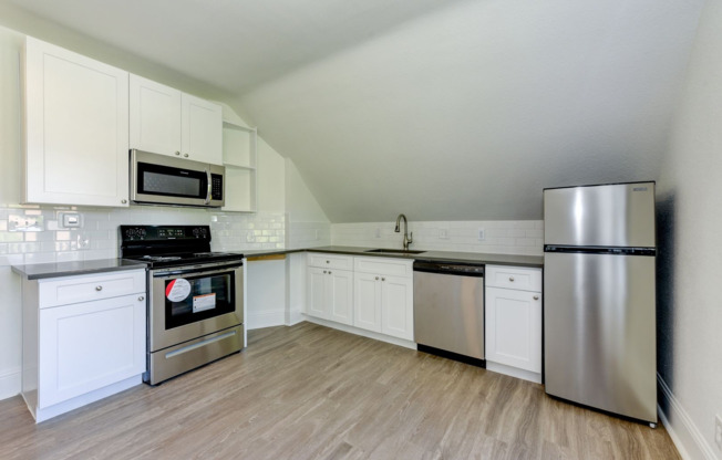 1 bed, 1 bath, 500 sqft, $2,250, Unit 1620 Walnut St Unit #3