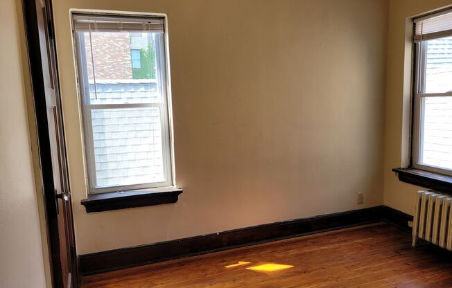 1 bed, 1 bath, $995, Unit 302