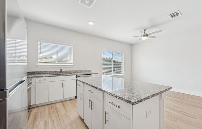 3 beds, 2 baths, 1,134 sqft, $1,595, Unit 914