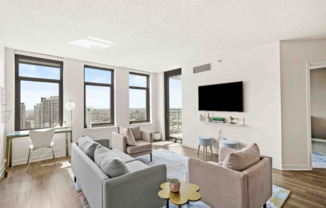 600 W KINZIE ST