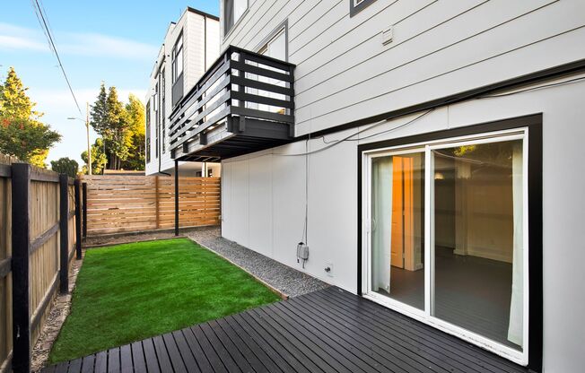 Spacious 3-Bedroom Townhouse with Private Yard & 2-Car Garage in Georgetown