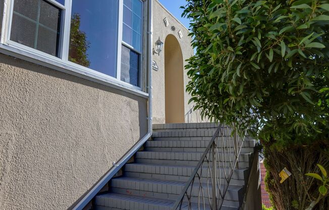 3 Bed / 2 Bath charming home in upscale neighborhood near Glen Park. YouTube Tour!!