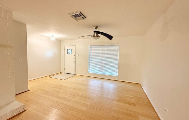 Elegant 3/2/2 home in Maplewood near Meyerland!