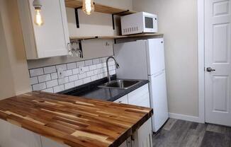 722 E 5 ST