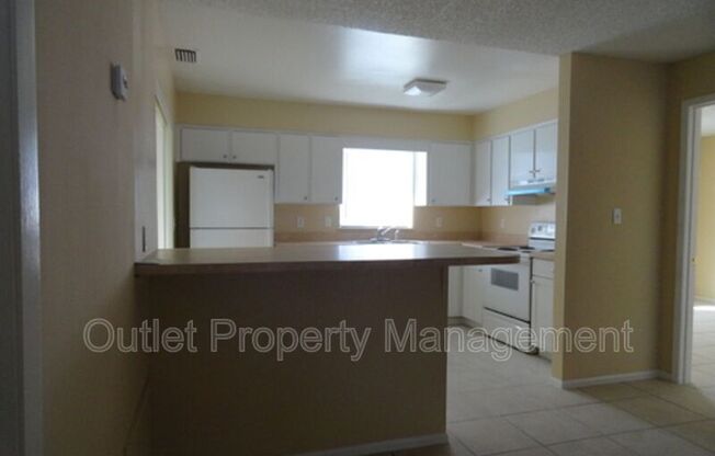 7526 UNIVERSITY GDN DR