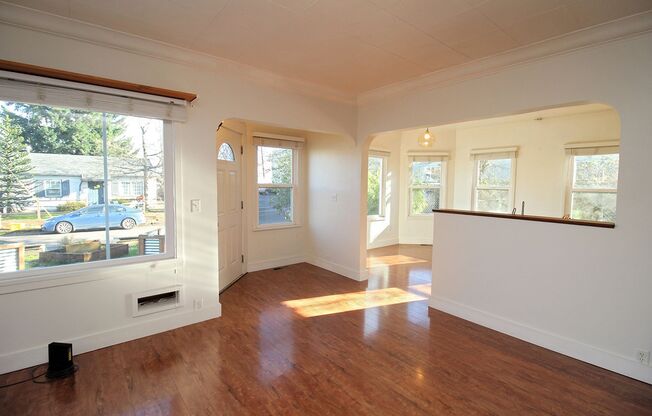 Rose City Park 3 Bed/2 Bath Updated 1907 Charmer – A Gardener’s Delight!