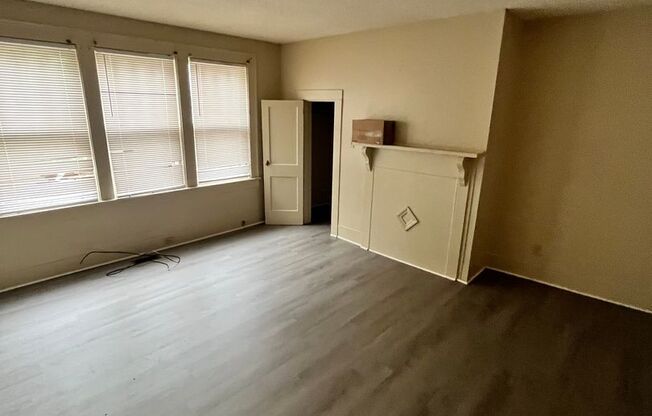 2 beds, 1 bath, $825