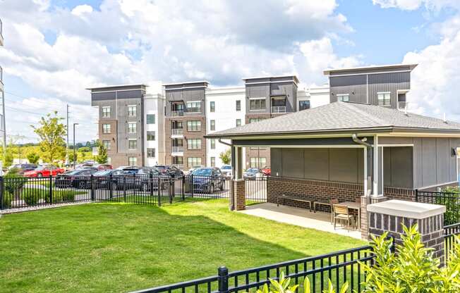 the preserve at ballantyne commons apartments patio and yard with grass