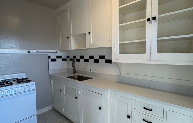 Studio, 1 bath, 360 sqft, $1,395, Unit 208