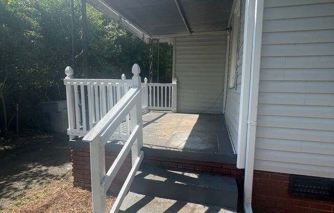 Come take a look at this cozy 3 Bedroom 1 Bath Home. It's Located in Revolution Park Neighborhood