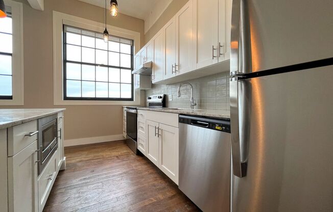 1 bed, 1 bath, 789 sqft, $1,700, Unit UNIT 612