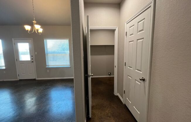 3 beds, 2 baths, $1,295, Unit 1131 Stanley Way