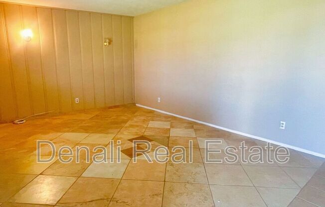 2321 E LYNNE LN