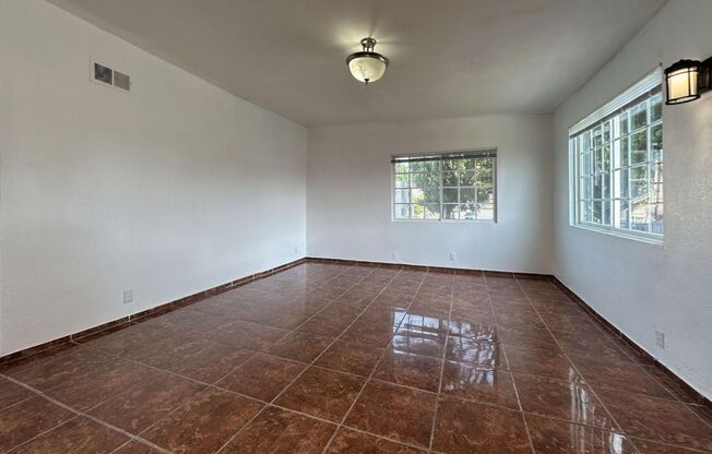 445 W. Shamrock