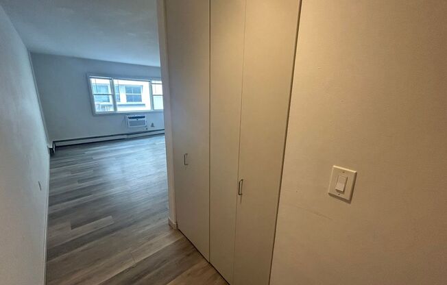 2 beds, 1 bath, $1,350, Unit 115