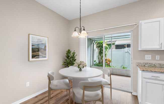 TAMPA TOWNHOME IN GATED COMMUNITY!