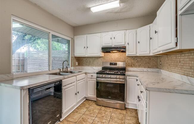2115 BOWIE DR