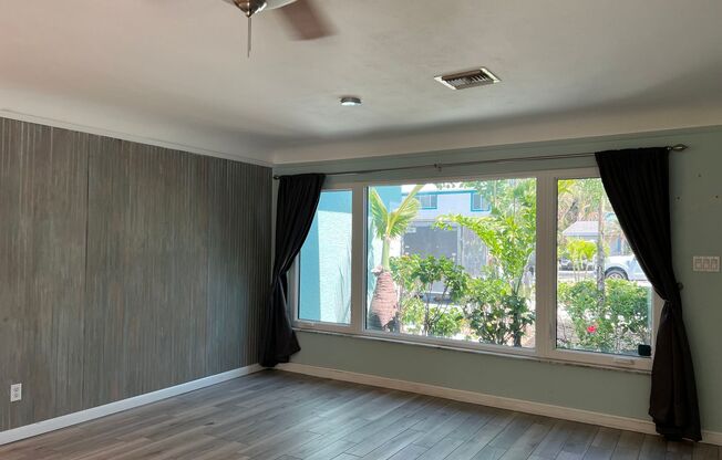 Spacious 3 Bedroom 2 Bath with Pool 2 Blocks from the Beach