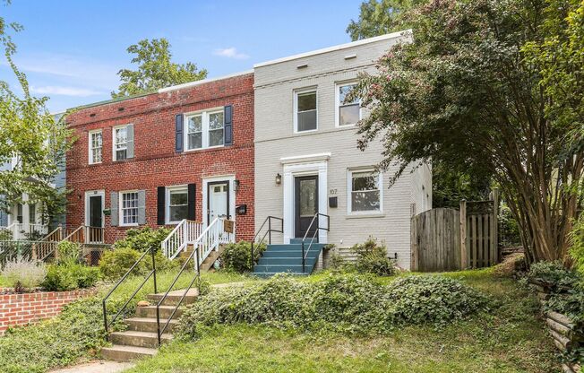 2bed/2bath Rowhome near Old Town Alexandria!