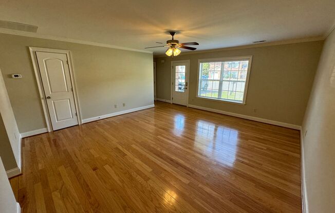 Clean 4/3.5 Townhouse in Armuchee- $1,995