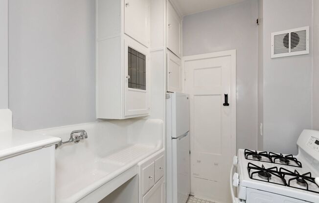 Studio, 1 bath, 250 sqft, $2,395, Unit 31