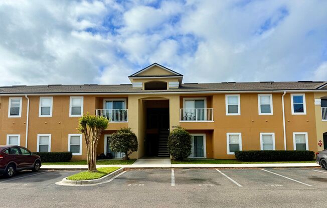 Turn key condo off Blanding Blvd.