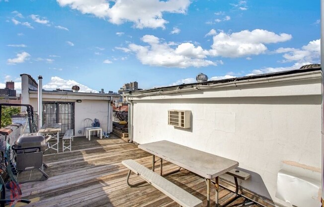 3 beds, 1 bath, $6,595, Unit 6C