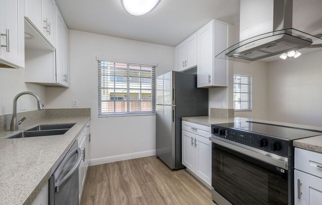 3 beds, 1.5 baths, 1,250 sqft, $2,995