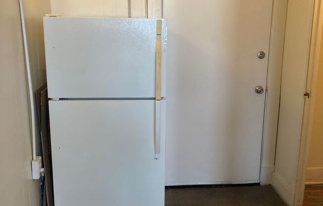 Studio, 1 bath, 450 sqft, $1,049, Unit 42-1R