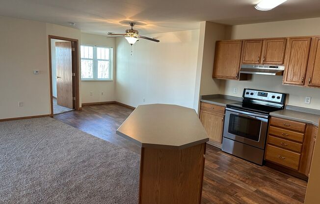 2 beds, 2 baths, 1,223 sqft, $1,660, Unit 925-200