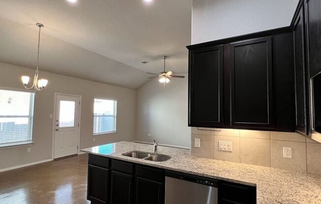 Come Home to Comfort & Style in Seguin!