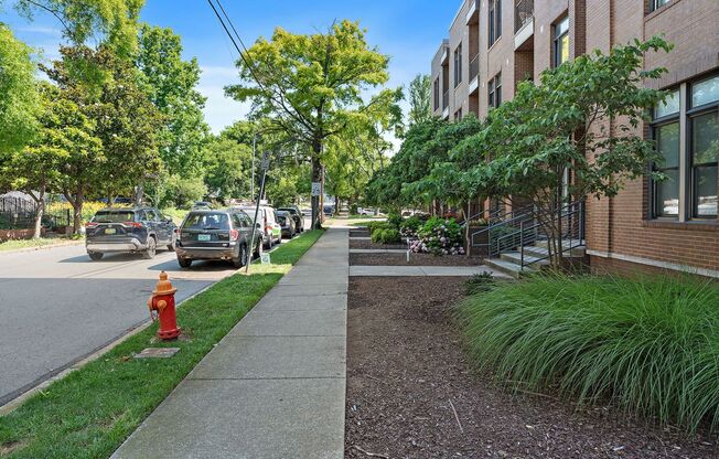 Amazing 2BE/2BA on the Top Floor that's within Walking Distance to Vanderbilt, Belmont, Music Row, and Hillsboro Village