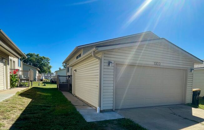 2 beds, 1 bath, 800 sqft, $1,250, Unit 1928-C