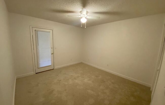 2 beds, 1 bath, 862 sqft, $1,250, Unit A