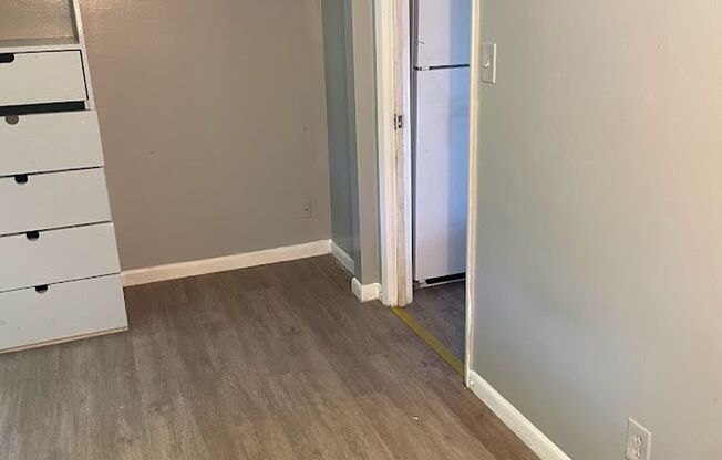 1/1 Apartment available now! Section 8 welcome!