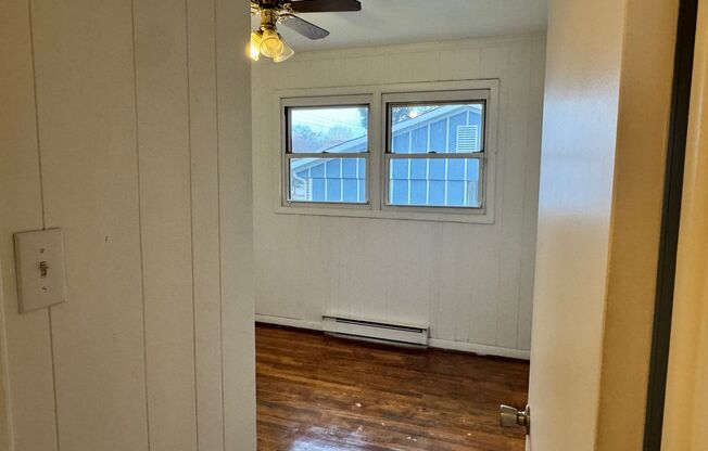 2 beds, 1 bath, $1,200