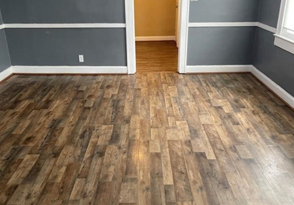 451 W 28 ST