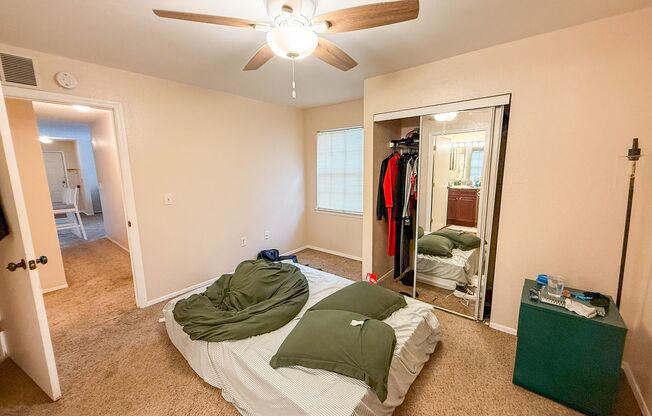 2 beds, 2 baths, $1,400, Unit Unit 924